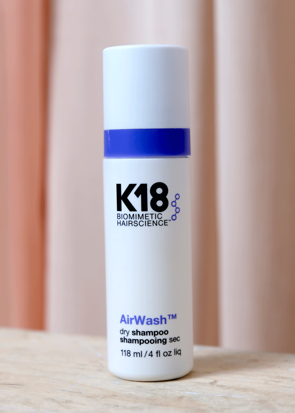 K18 AirWash Dry Shampoo – frisker opp håret mellom vask og pleier med rensende teknologi og peptider.
