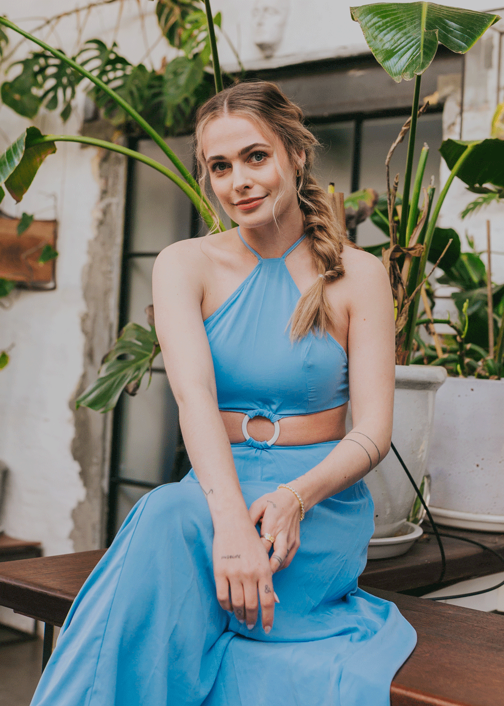 messy flette som moderne festfrisyre til bryllup eller sommerfest