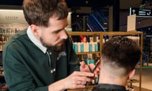 Adi Sakic – frisør ved Nikita Hair Værstetorvet og representant for Norge under OMC Hairworld 2025 i Paris.